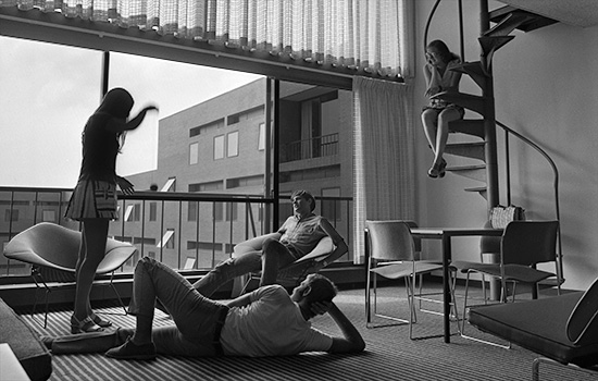 students in the 1970s hanging in lounge.